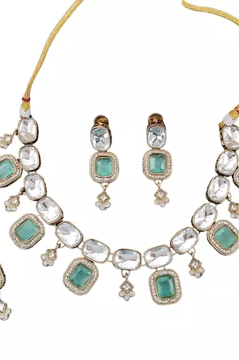 kundan style necklace set with emerald green stones