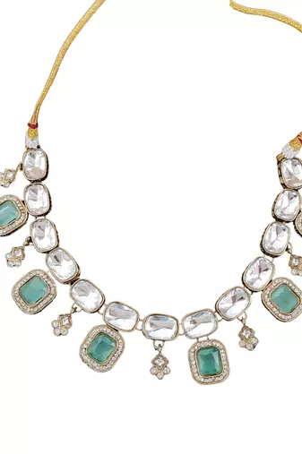 kundan style necklace set with emerald green stones