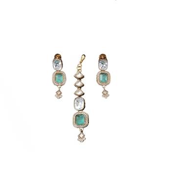 kundan style necklace set with emerald green stones 5
