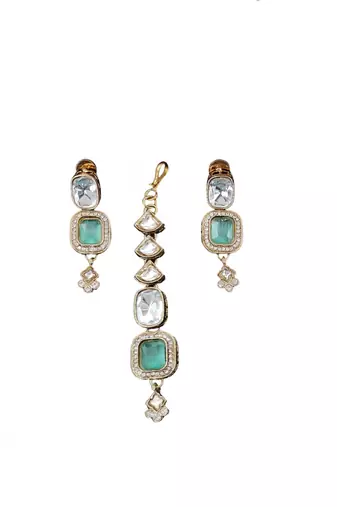 kundan style necklace set with emerald green stones