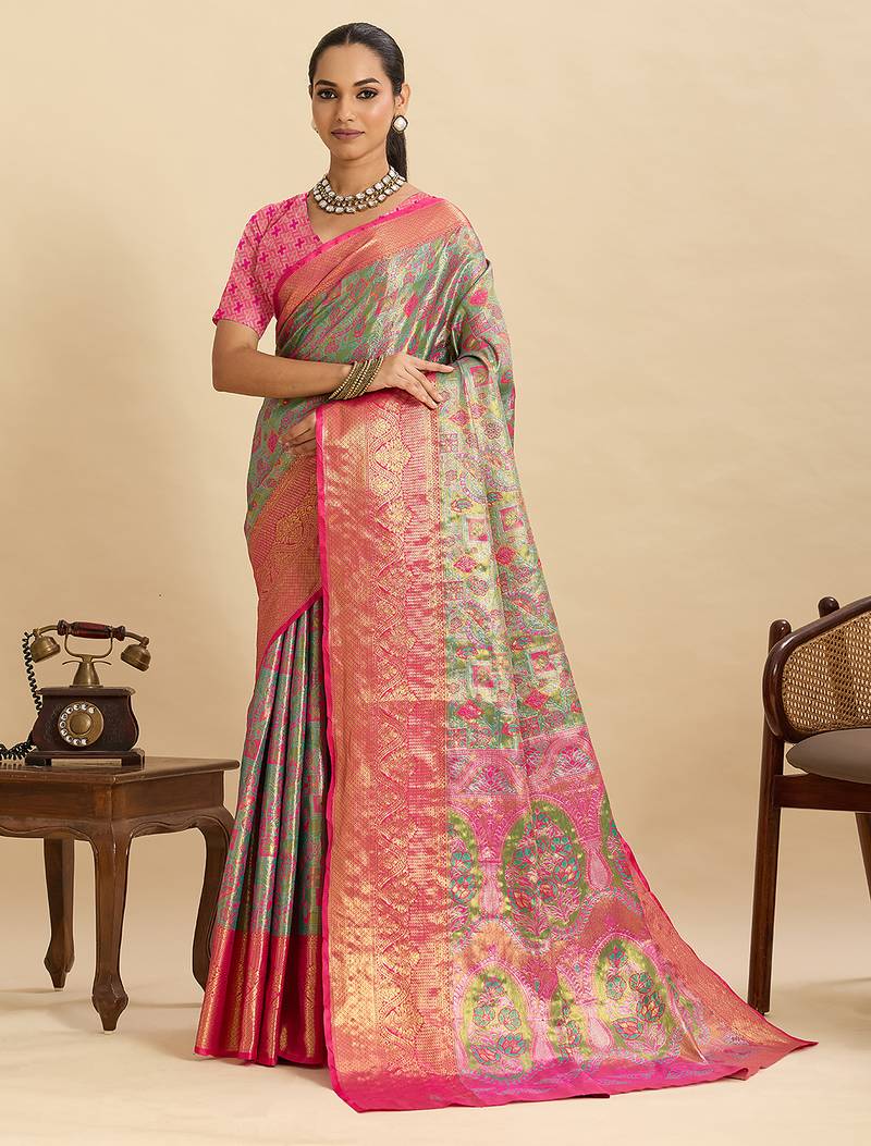 stylish women   s  magenta soft silk blend saree with unstiched blouse piece