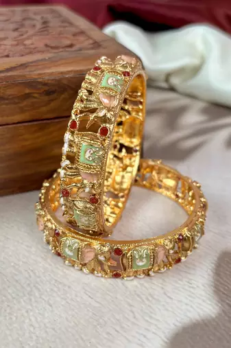 Traditional punjabi chooda for brides