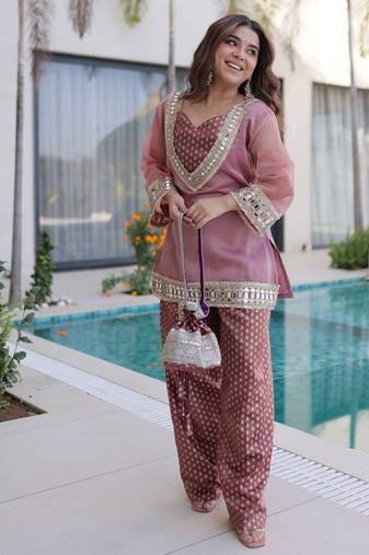 Peach Mirror & lace Work Kurta Set with Batwa