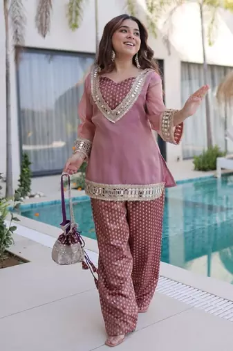 Peach Mirror & lace Work Kurta Set with Batwa