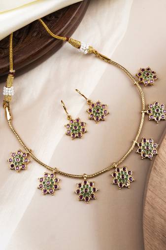 Delicate multicolor flower motif necklace set