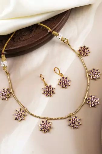 Delicate red flower motif necklace set