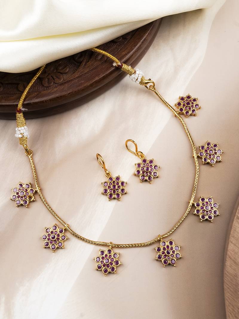 Delicate red flower motif necklace set