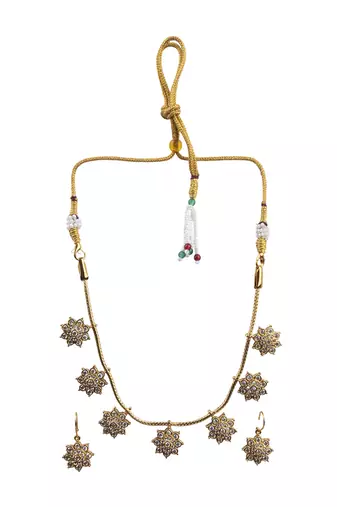 Delicate white flower motif necklace set