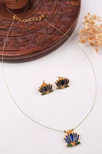 Minimal blue lotus motif pendant set with invisible chain