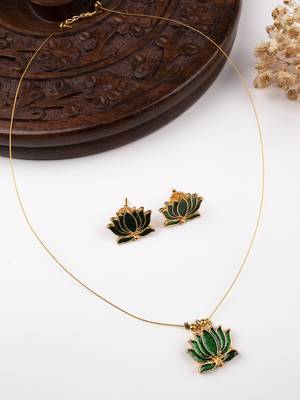 Minimal green lotus motif pendant set with invisible chain 1