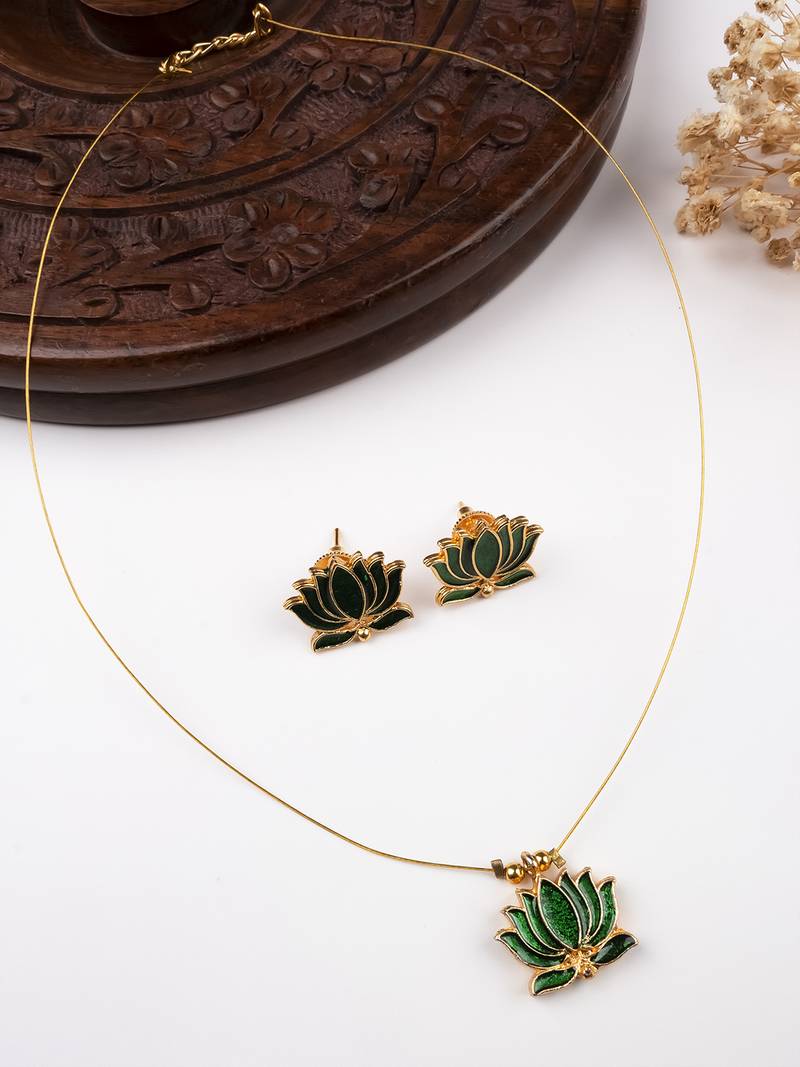 Minimal green lotus motif pendant set with invisible chain