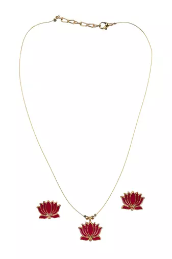 Minimal pink lotus motif pendant set with invisible chain