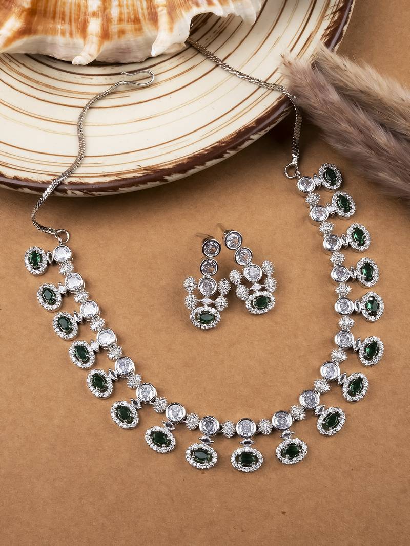 Trendy green ad necklace set