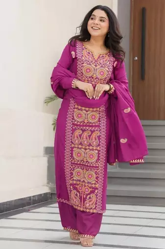 Magenta Chinon Zari & Thread Embroidered Kurta Set