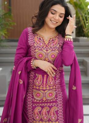 Magenta Chinon Zari & Thread Embroidered Kurta Set 4