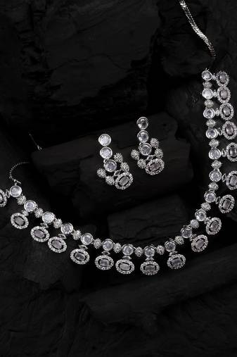 Trendy white ad necklace set