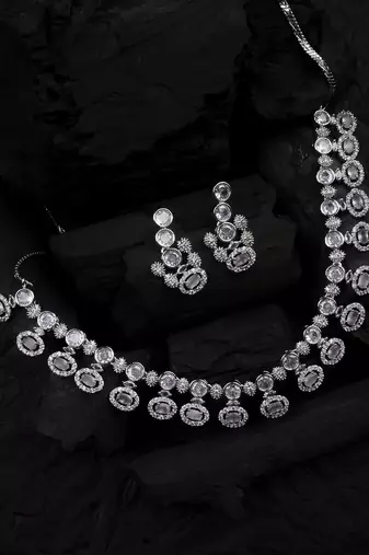 Trendy white ad necklace set