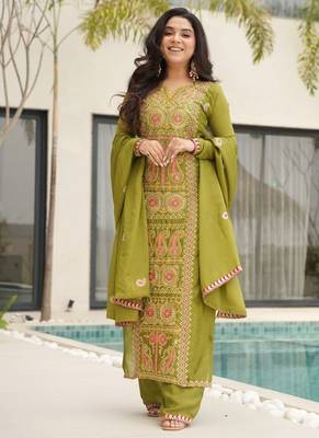 Green Chinon Zari & Thread Embroidered Kurta Set 1