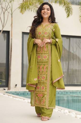 Green Chinon Zari & Thread Embroidered Kurta Set