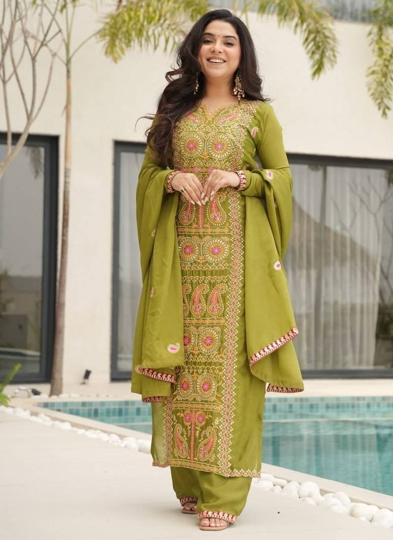 Green Chinon Zari & Thread Embroidered Kurta Set