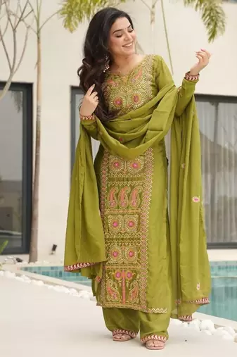 Green Chinon Zari & Thread Embroidered Kurta Set