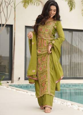 Green Chinon Zari & Thread Embroidered Kurta Set 3