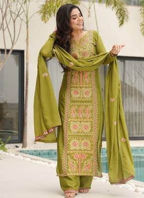 Green Chinon Zari & Thread Embroidered Kurta Set 4