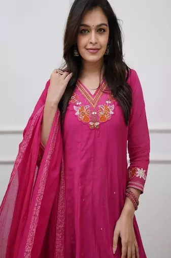 classic floral embroidered v-neck  cotton kurta set
