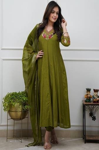 elegant floral embroidered v-neck pure cotton kurta set