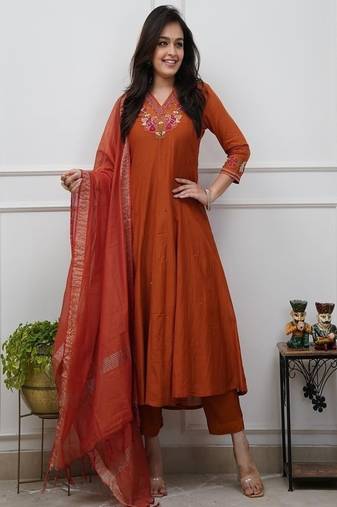 Floral embroidered v neck pure cotton kurta trouser & dupatta set