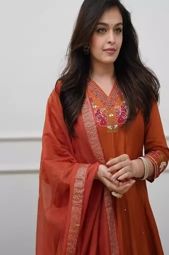 floral embroidered v-neck  cotton kurta set