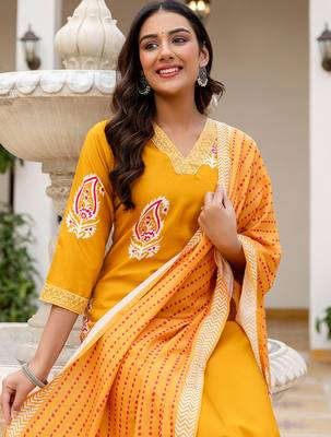 yellow rayon printed kurta pant set with chanderi dupatta 3
