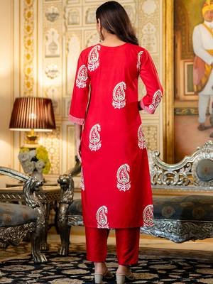 red rayon printed kurta pant set with chanderi dupatta 4