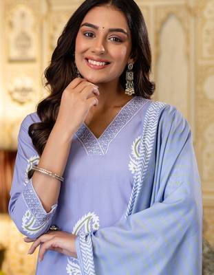 light purple rayon printed kurta pant set with chanderi dupatta 3