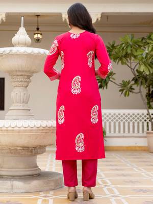 pink rayon printed kurta pant set with chanderi dupatta 4