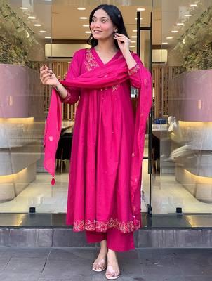 rani pink chanderi silk heavy thread embroidery kurta pant set with dupatta 3