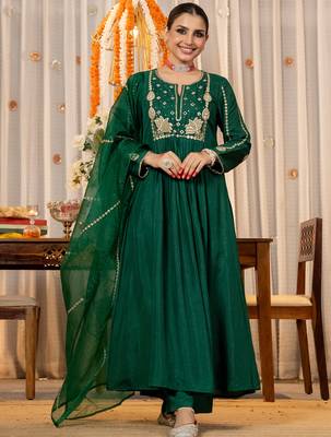 green chanderi silk heavy thread embroidery kurta pant set with dupatta 1