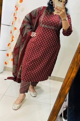 floral printed round neck  cotton kurta trouser set 3