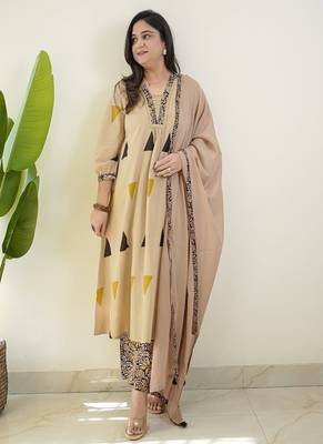 floral printed v-neck  cotton kurta trouser set for women 2
