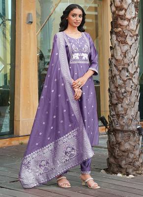 lavender art silk embroidered kurta set 3