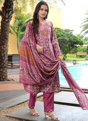 maroon printed kurta set with dupatta 2