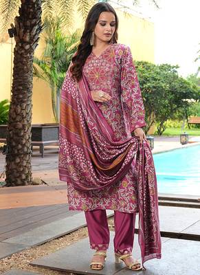 maroon printed kurta set with dupatta 3