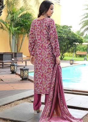 maroon printed kurta set with dupatta 4
