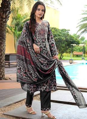 black printed kurta set with dupatta 2