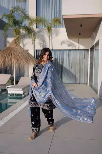 navy blue velvet kurta set with zari embroidery