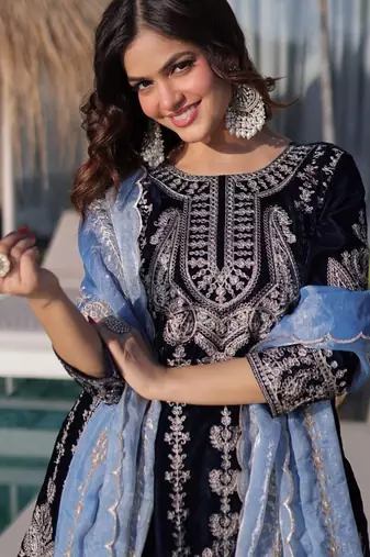 navy blue velvet kurta set with zari embroidery