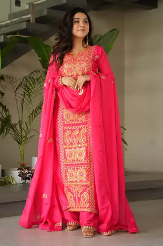 gajri chinnon kurta pant with zari embroidered dupatta