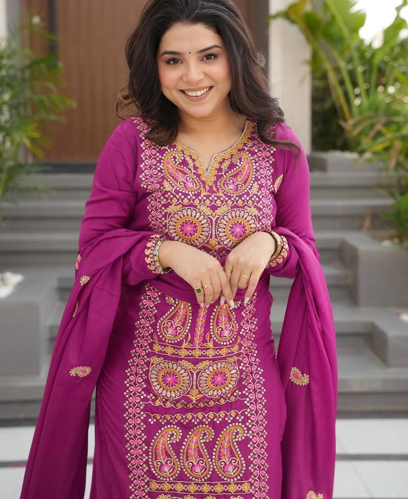 magenta chinnon kurta pant with zari embroidered dupatta