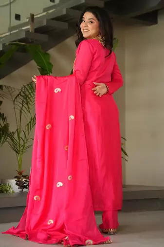 gajri chinnon kurta pant with zari embroidered dupatta
