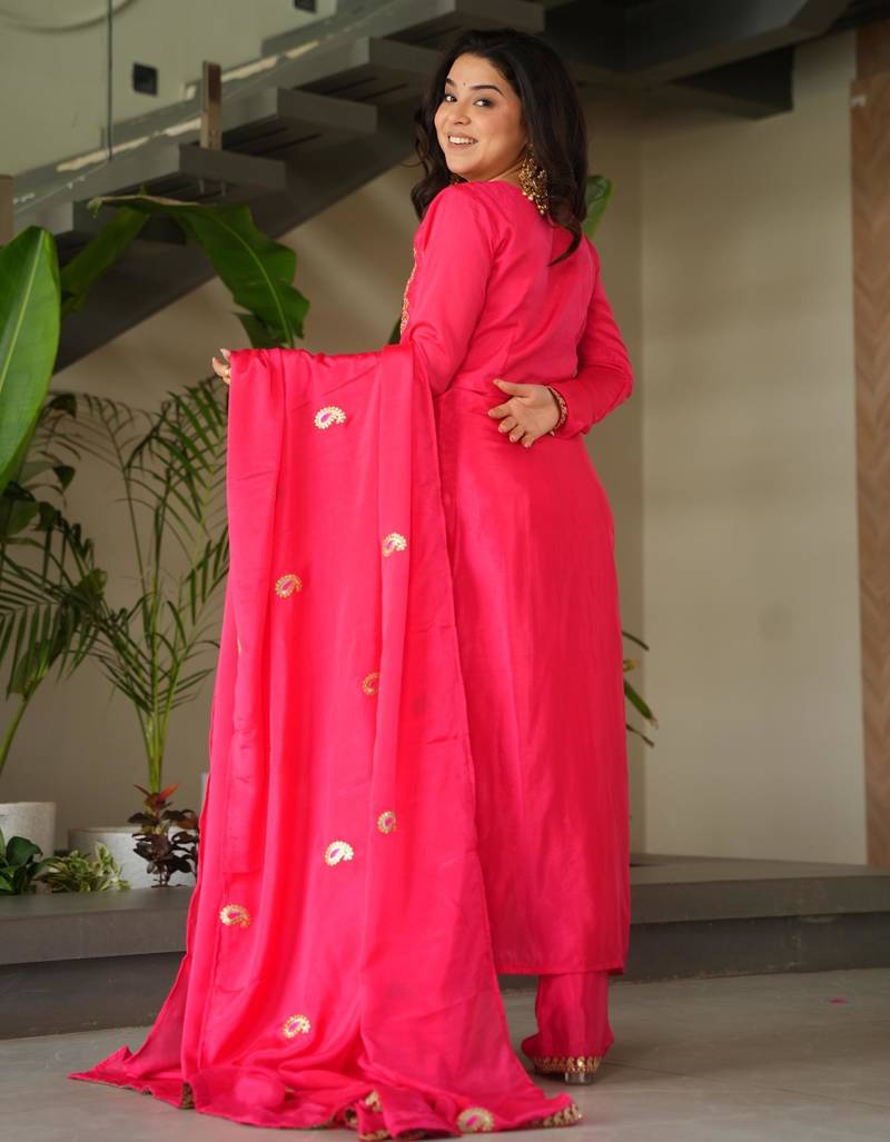 gajri chinnon kurta pant with zari embroidered dupatta